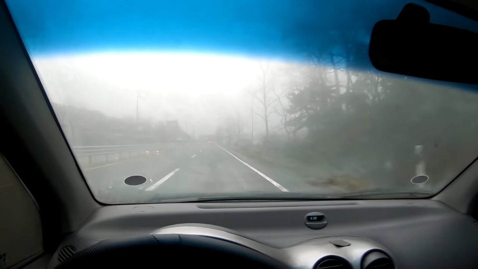 How to Defog Windshield When Raining - Effective Solutions - Crash Auto