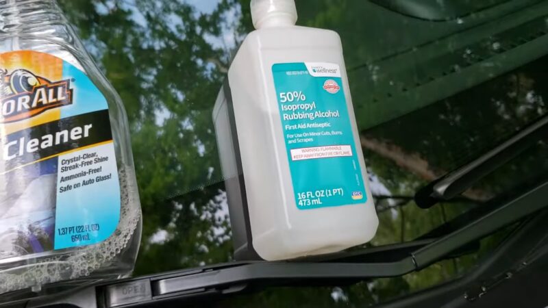 Clean Windshield With a Rubbing Alcohol